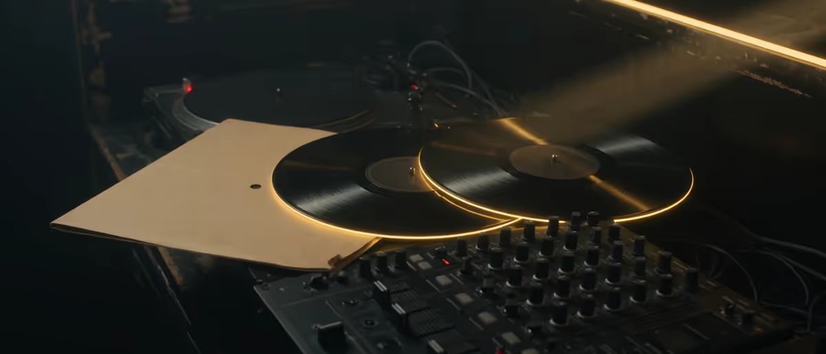 Traxsource Human-Made vs AI-Assisted Labels: DJ Store Rules 2026